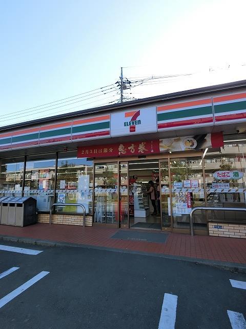 コンビニ　セブンイレブン横浜牛久保東1丁目店（コンビニ）まで569m