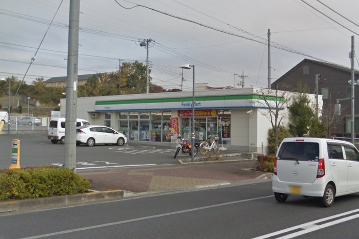 コンビニ　ファミリーマートあきる野渕上店（コンビニ）まで750m