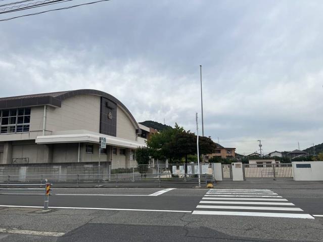 小学校　玉野市立第二日比小学校放課後児童クラブ（小学校）まで647m