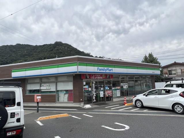 コンビニ　ファミリーマート玉野日比店（コンビニ）まで764m