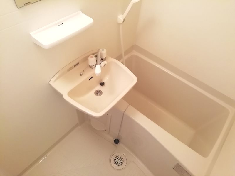 バス・シャワールーム　※別部屋のお写真になります