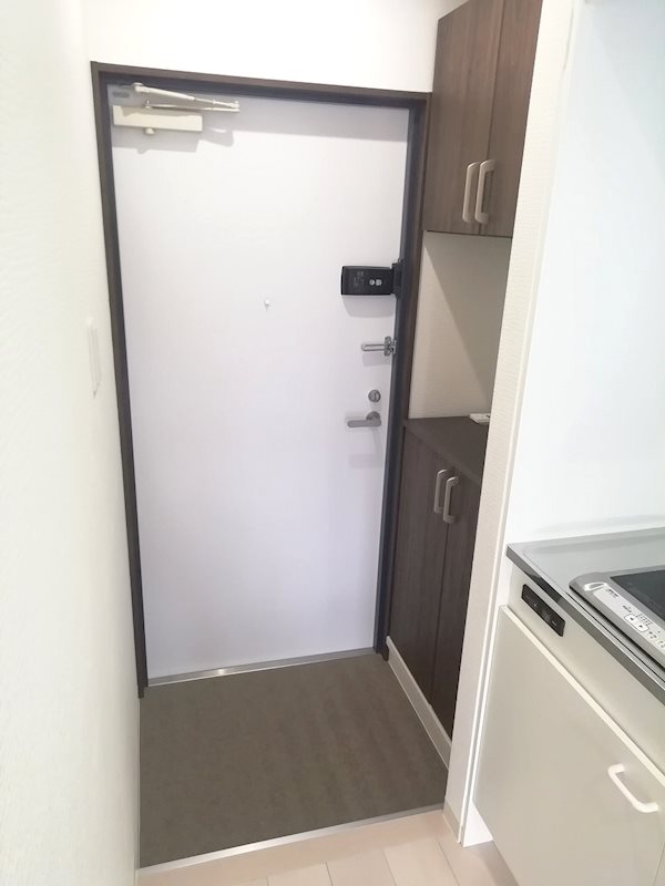 玄関　※別部屋のお写真になります