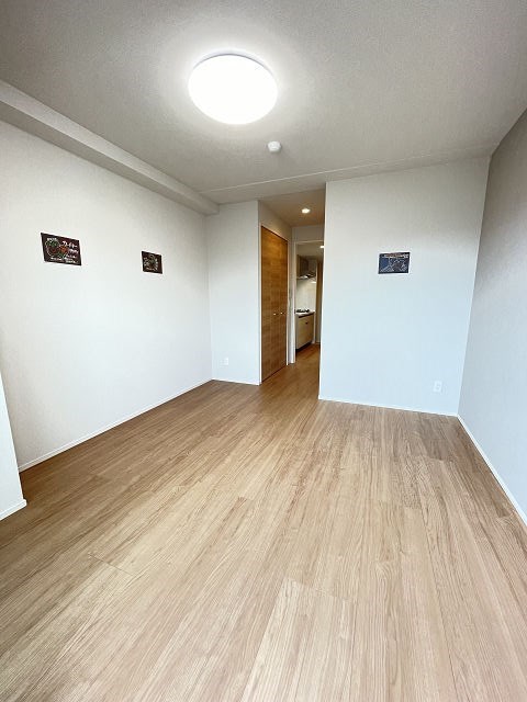 その他部屋・スペース　開放的な寝室です