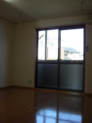 その他部屋・スペース　居室には室内物干し付き！