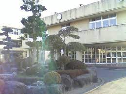 中学校　伊勢崎市立殖蓮中学校（中学校）まで1025m
