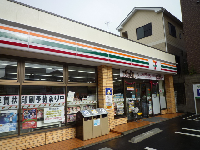 コンビニ　セブンイレブン（コンビニ）まで270m