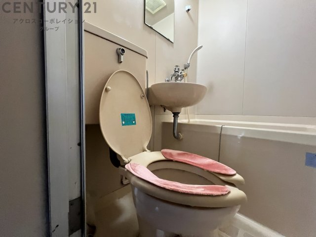 トイレ　ユニットバス内のトイレです☆