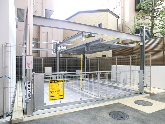 駐車場　立体駐車場完備♪
