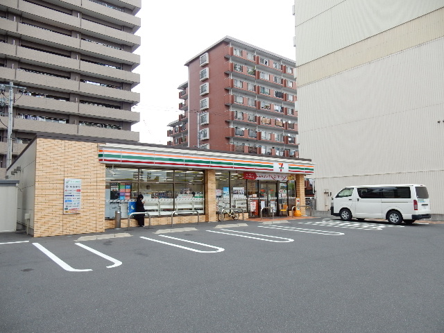 コンビニ　セブンイレブン厚生町東店（コンビニ）まで365m
