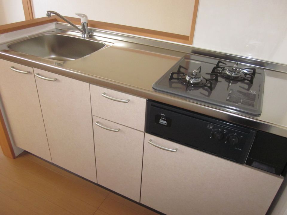 キッチン　２口ガスコンロ付きの対面キッチンです