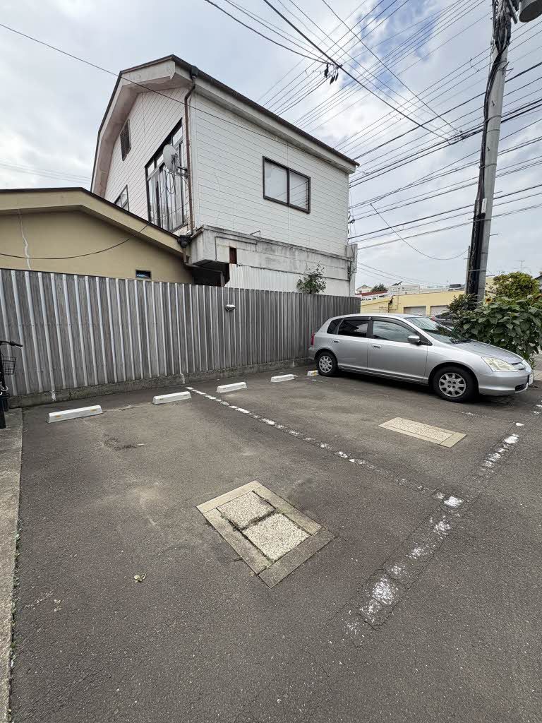 建物外観　駐車場