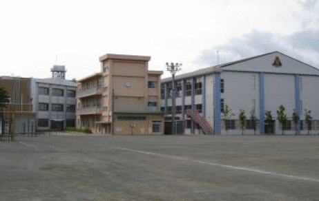 小学校　沼津市立金岡小学校（小学校）まで949m