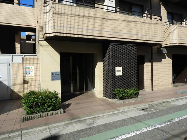 エントランス　ゆとりのあるエントランスです