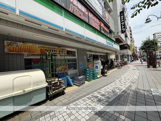 コンビニ　ファミリーマート（コンビニ）まで176m