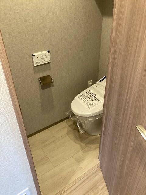 トイレ　温水洗浄便座です