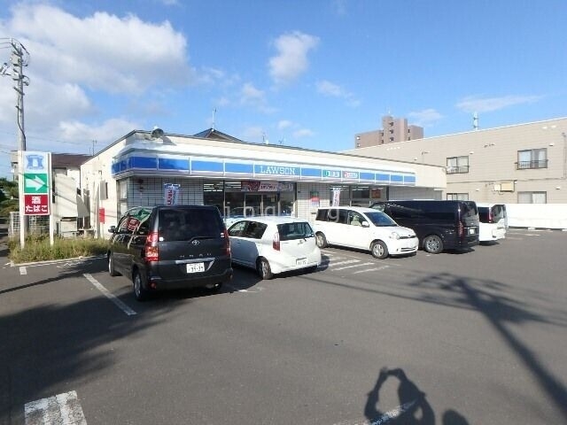 コンビニ　ローソン札幌美園2条六丁目店（コンビニ）まで216m