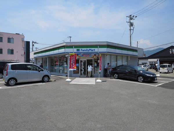 コンビニ　ファミリーマート高知インター南店（コンビニ）まで319m