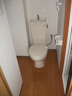 トイレ　清潔感のあるトイレです