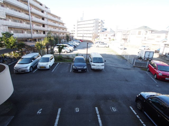 駐車場　参考写真　同物件同間取りのお部屋の写真です