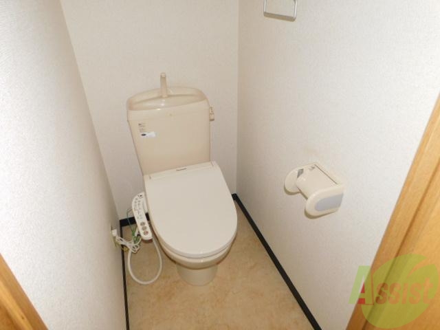 トイレ　ウォシュレット付いてますよ。