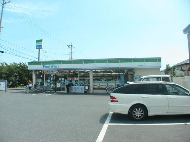 コンビニ　ファミリーマート（コンビニ）まで710m