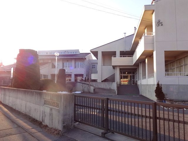 小学校　平根小学校（小学校）まで620m