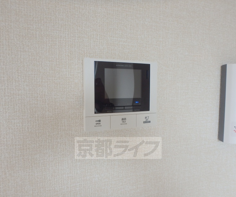 セキュリティ　来客確認が出来るモニター付きです。