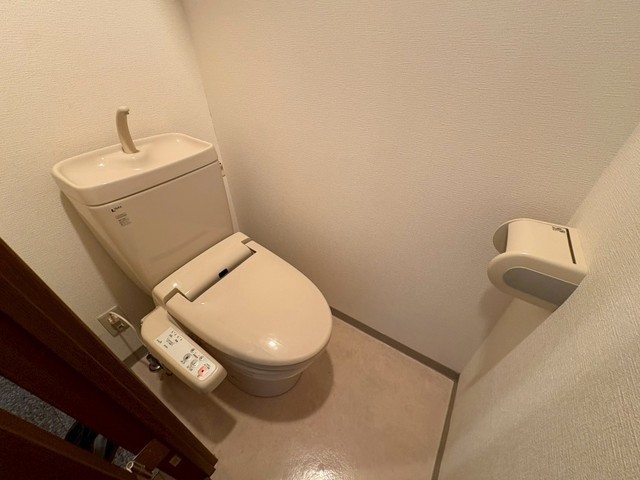 トイレ　別号室の写真です。