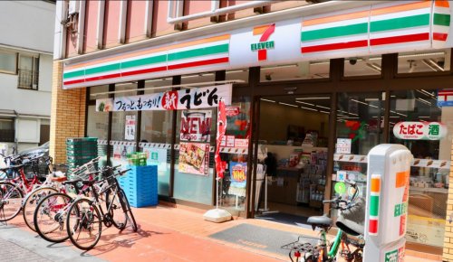 コンビニ　セブンイレブン 新宿大久保通り店（コンビニ）まで611m