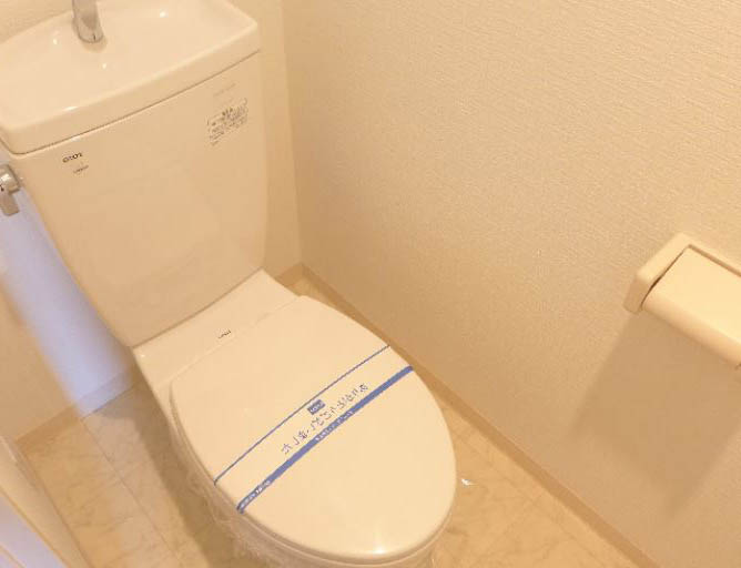 トイレ　★コンセント有、温水洗浄便座取り付け可能★