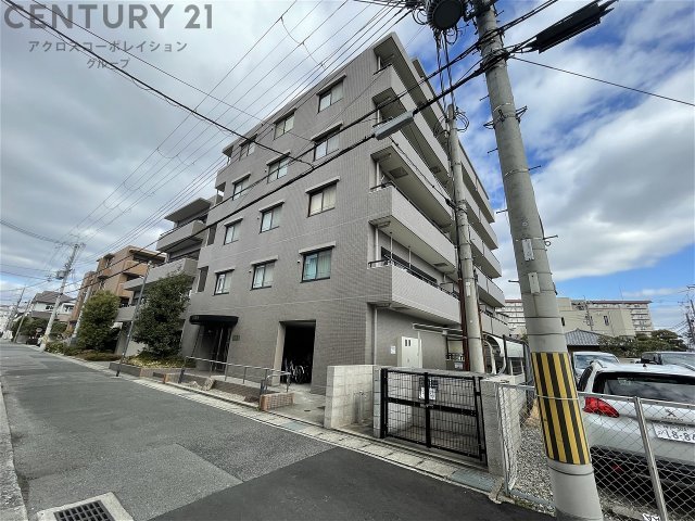 建物外観　エレベーター付きで重たい荷物も楽々♪