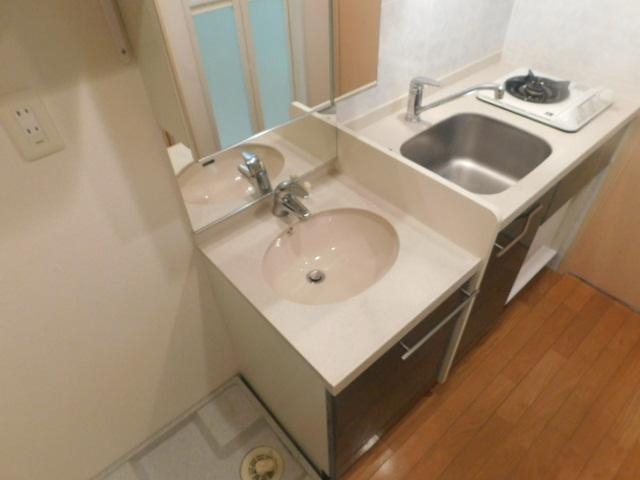 洗面設備　朝の身支度に便利です
