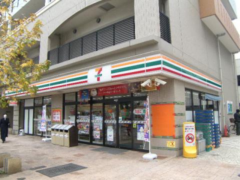 コンビニ　セブンイレブン 足立西新井栄町3丁目店（コンビニ）まで121m