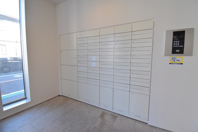 その他共有部分　不在時にも荷物の受け取りができて便利な宅配ボックス設置済み♪