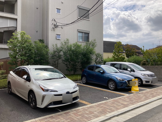 駐車場　駐車場ございます。空きについてはご確認ください。