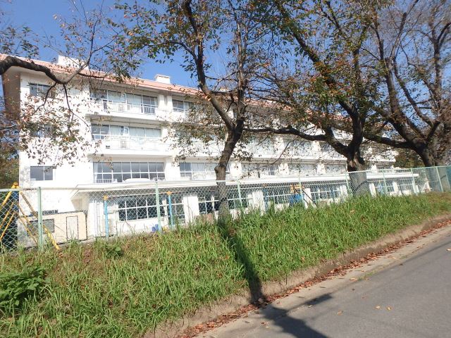 中学校　真岡西中学校（中学校）まで1216m