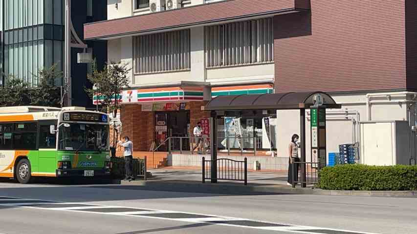 コンビニ　セブンイレブン（コンビニ）まで276m