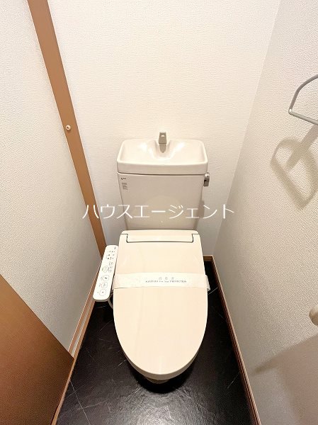 トイレ　温水洗浄便座です。※参考画像