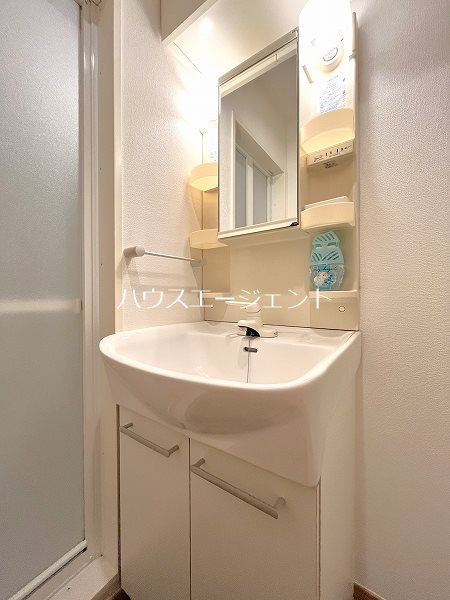洗面設備　独立洗面台です。※参考画像