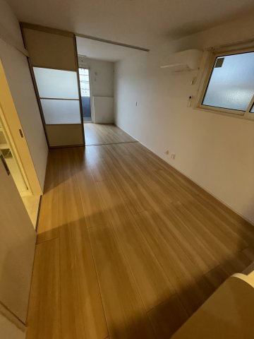 その他部屋・スペース　開放的な寝室です