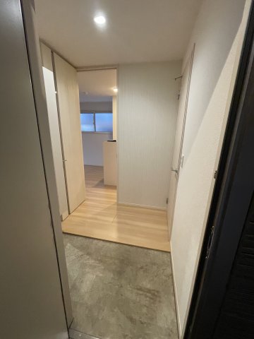 玄関　収納もある玄関です