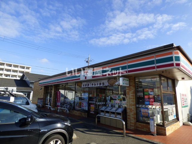 コンビニ　セブンイレブン 京都上鳥羽卯ノ花店（コンビニ）まで489m
