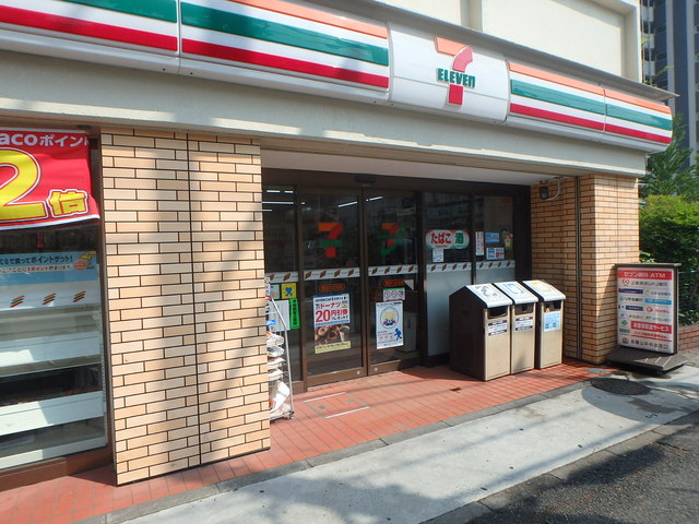 コンビニ　セブンイレブン墨田八広北店（コンビニ）まで413m