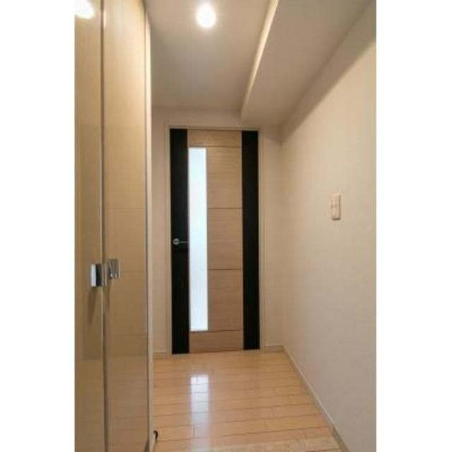 玄関　写真は同タイプ住居です。