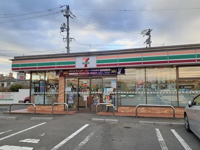 コンビニ　セブンイレブン半田新居町店（コンビニ）まで290m