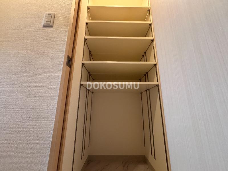 玄関　住まいの顔として相応しい、気品とゆとりのあるエントランス。