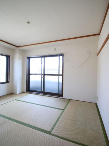 居室・リビング　6帖和室　2面採光で明るいお部屋