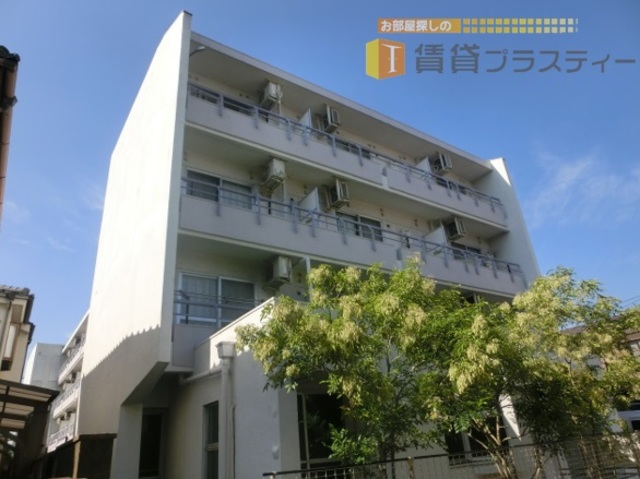 建物外観　内装は改築済みで大変綺麗です。周辺は静かな住宅地。