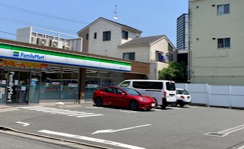 コンビニ　ファミリーマート 川崎旭町一丁目店（コンビニ）まで379m