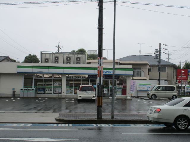 コンビニ　ファミリーマート（コンビニ）まで250m